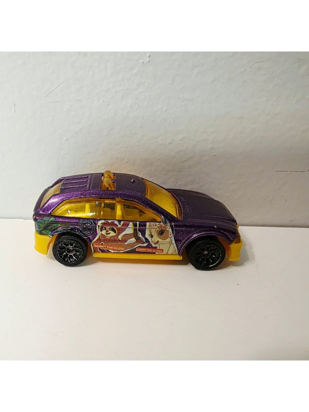 2006 Matchbox City Police Sammy the Sloth Linda Llama Go Diego Go Purple Car